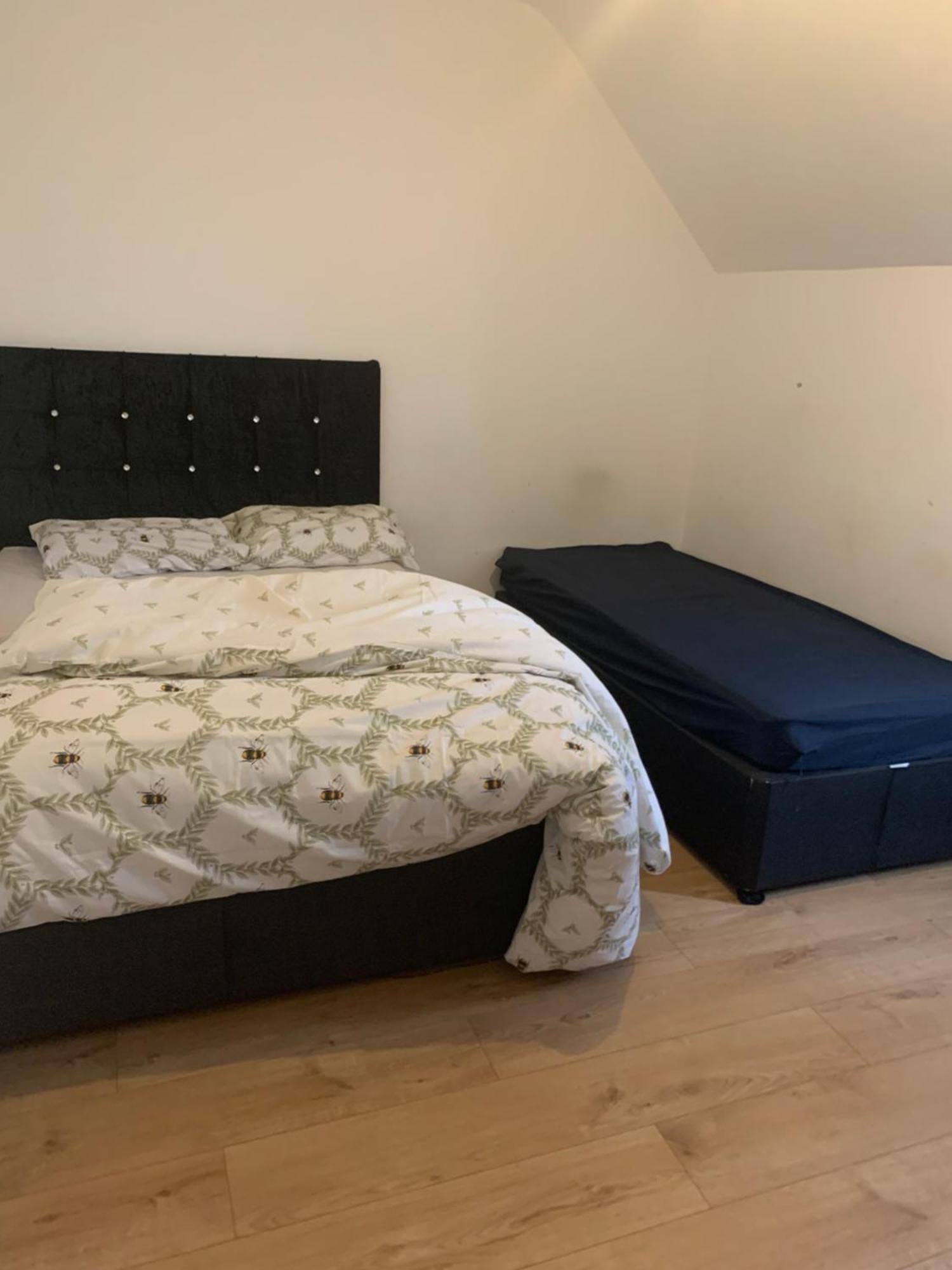 At Apex House Bed & Breakfast Dagenham Dış mekan fotoğraf